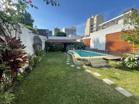 Casa en Venta en Colegiales gran jardín con pileta