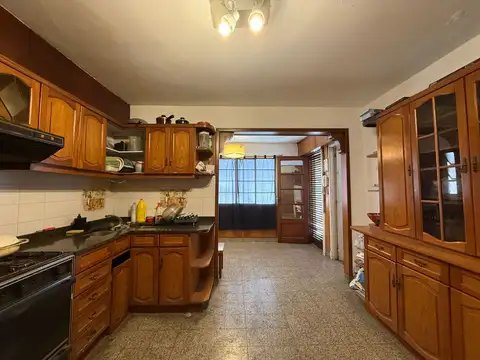 Local Comercial con Vivienda 4 Ambientes en Mataderos