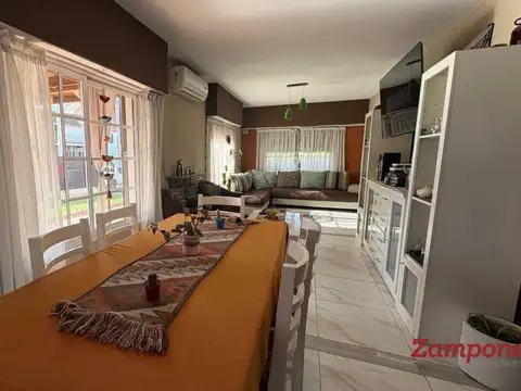 Depto Tipo Casa en Venta con 2 cocheras