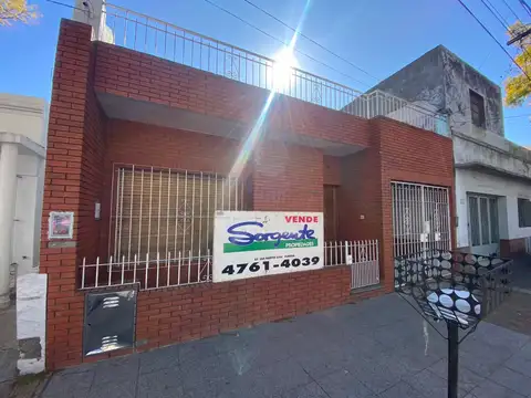 CASA DE 3 AMB PARA REFACCIONAR  CON  GRAN FONDO LIBRE