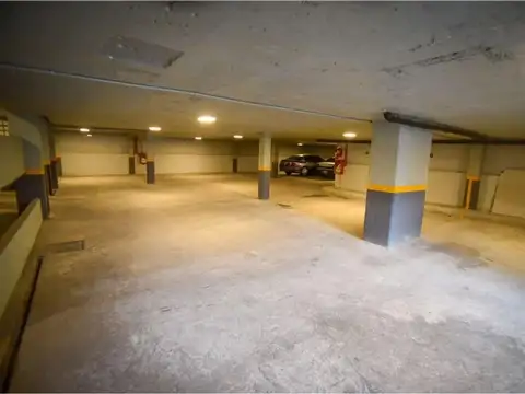 Cinco cocheras en venta en Palacio Pellegrini 