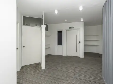 Oficina 6 ambientes con 3 baños