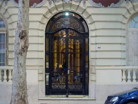 Beruti 3800 , Piso PB