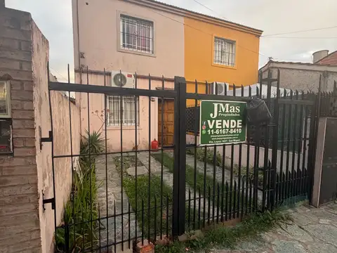 Depto Tipo Casa en Venta con 1 cocheras