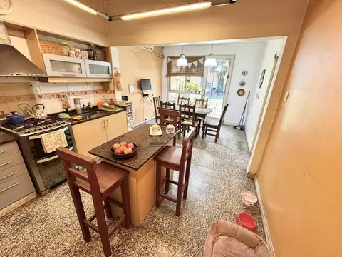 Casa en Venta con 2 cocheras