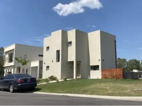 Casa  en Venta ubicado en Santa Lucia, Pilar del Este, Pilar