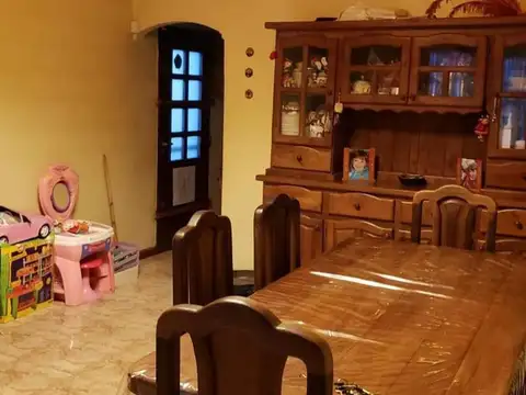 VENTA DE CHALET DE 3 AMBIENTES EN ITUZAINGÓ