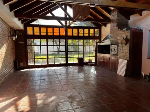 CASA EN VENTA 3 dormitorios Patio Grande Bº Granja de Funes