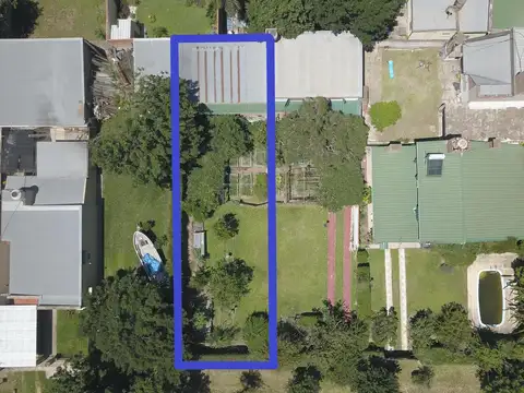 VENDE  Galpón en lote a 100mts al este de Avda A. Del Valle