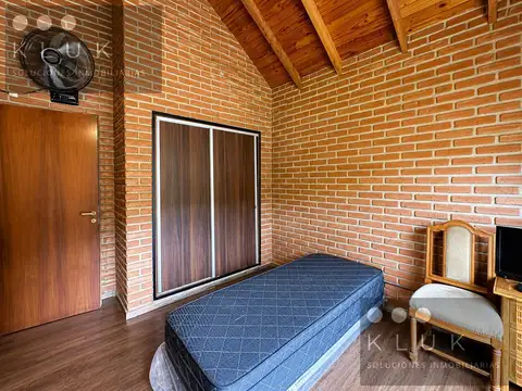 Casa en Venta con 3 cocheras