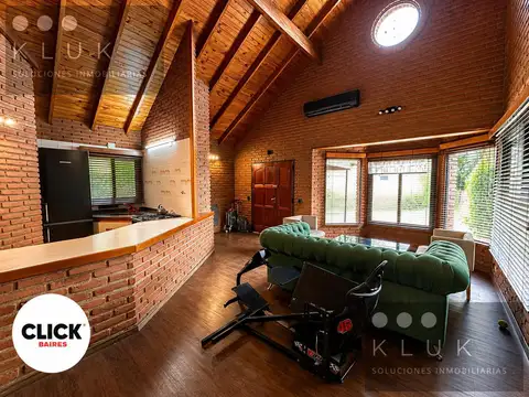 Casa 4 ambientes con 2 baños