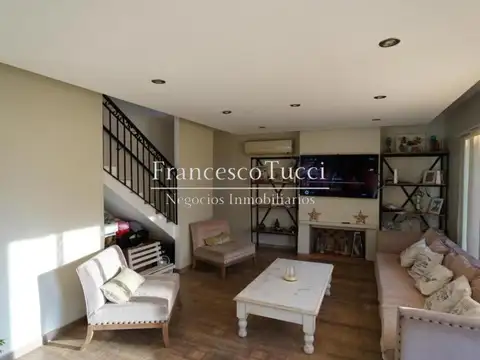 Casa 5 ambientes con 4 baños