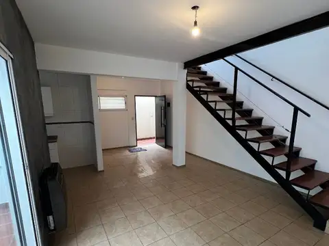 Depto Tipo Casa en Alquiler de 3 ambientes