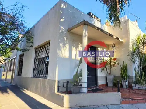 VENTA CASA 3 AMBIENTES EN LOTE PROPIO CON COCHERA Y TERRAZA EN CARAPACHAY