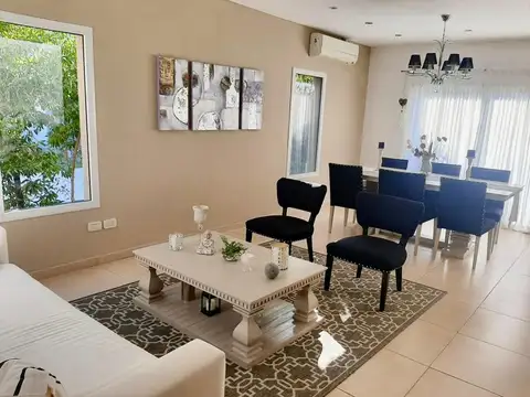 Casa 4 ambientes con 3 baños