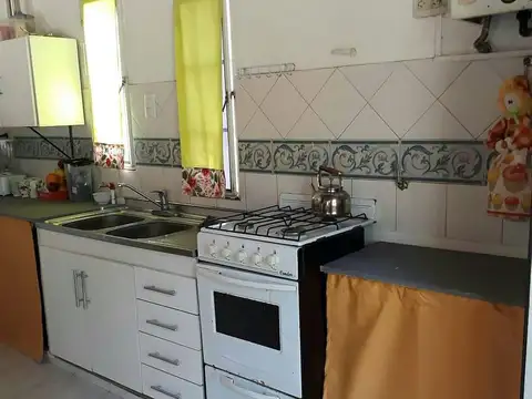 Casa en Alquiler con 3 cocheras