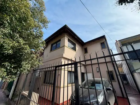 PH DE 4 AMBIENTES C/ JARDÍN Y  GARAGE