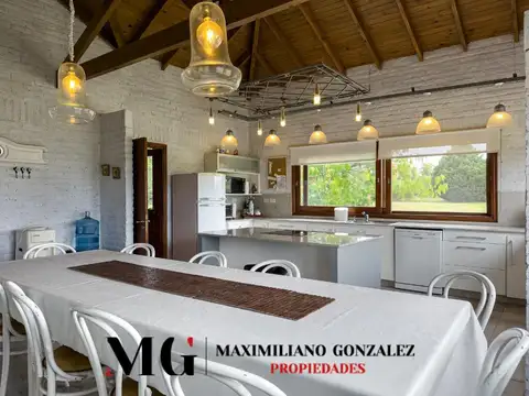 Casa en Venta con 2 cocheras