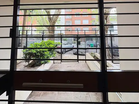 Alquiler apartamento 2 dormitorios en Pocitos con patio y parrillero 100