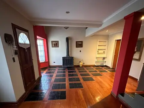 Casa 5 ambientes con 2 baños