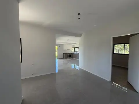 CASA CON PILETA Y QUINCHO EN VENTA APTA CREDITO ROLDAN LAS TARDES
