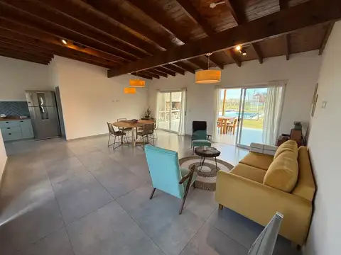 Casa 4 ambientes con 1 baño