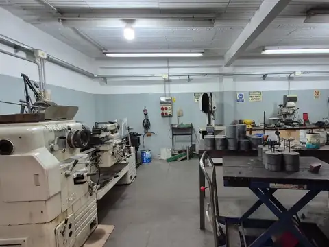 Depósito en Venta - Logística o taller fabril 1.500 m2 cubiertos en excelente estado - Lanús -