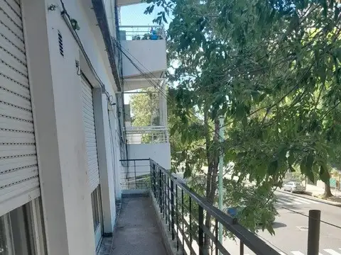 DEPARTAMENTO 3 AMB. COCINA COMEDOR, LAVADERO, BALCON, PATIO Y TERRAZA PROPIA.- SIN EXPENSAS