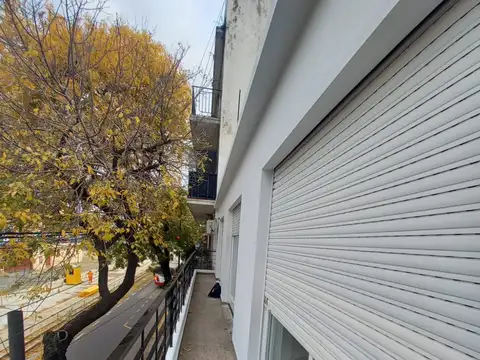 DEPARTAMENTO 3 AMB. COCINA COMEDOR, LAVADERO, BALCON, PATIO Y TERRAZA PROPIA.- SIN EXPENSAS