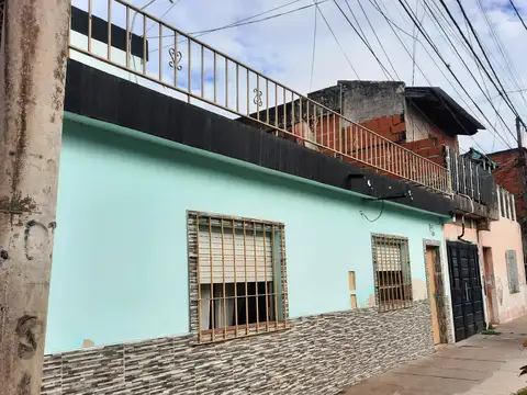 Casa al frente planta baja alta 3 habitaciones patio terraza grandoli y guiraldes rosario