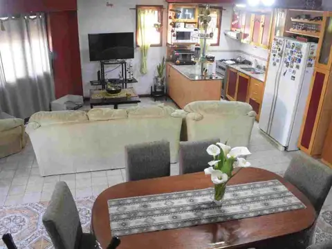 Casa 4 ambientes con 1 baño