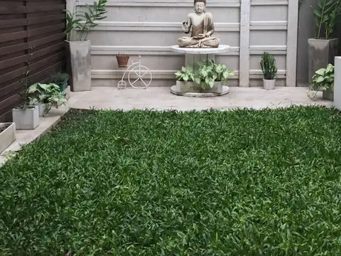 Alquiler depto 2 amb. Con cochera, patio y galeria