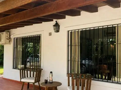 Casa en Venta con 2 cocheras