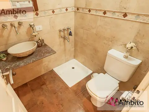 Casa 5 ambientes con 3 baños