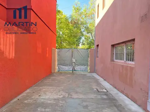 Casa en venta 5 ambientes en Bella Vista barrio con portón