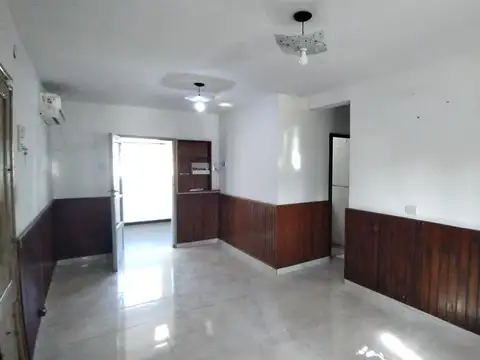 Venta/Permuta Casa Dos Dormitorios Jardin. Zona Sur, Rosario