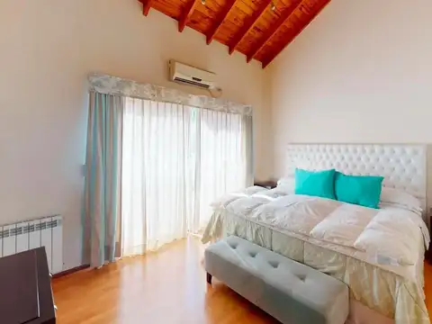 Casa 5 ambientes con 3 baños