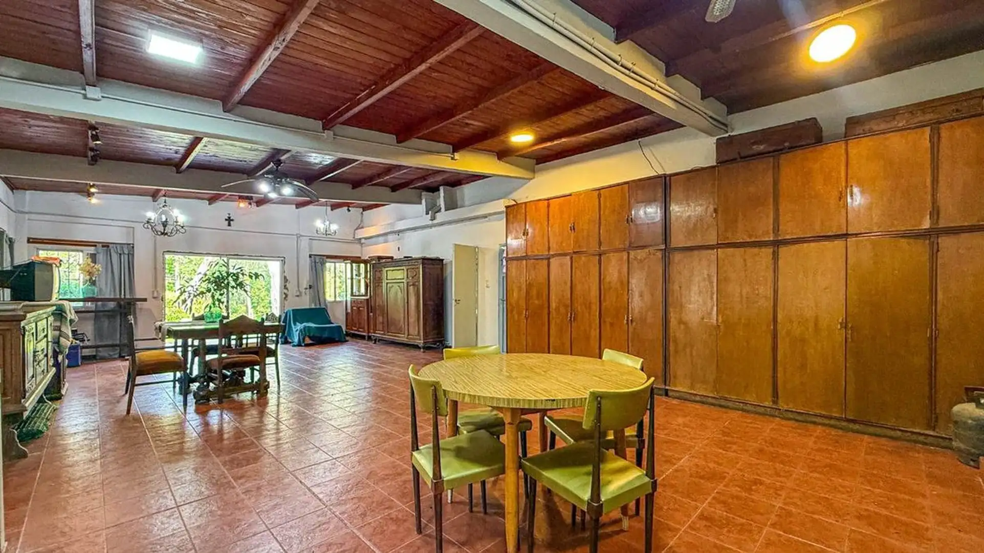 Casa 1 dorm en La Brava, 155 m² con galería, piscina y parque de 4.644 m²