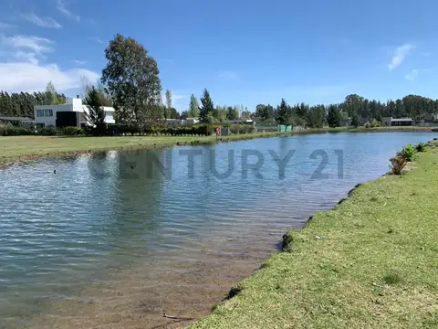 Miralagos II, Club de Campo y Spa, Lote 84 en venta .-