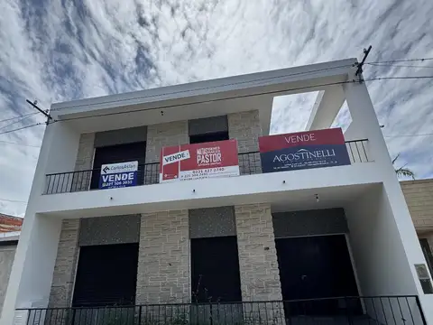 Casa en Venta con 4 cocheras