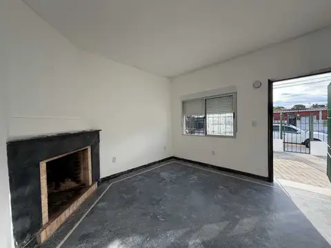 Casa en Alquiler con 2 cocheras