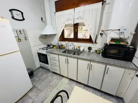 Departamento en PH de 4 ambientes venta Temperley
