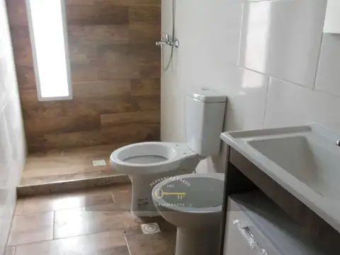 Depto Tipo Casa en Venta con 2 cocheras