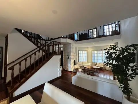 Casa 5 ambientes con 3 baños