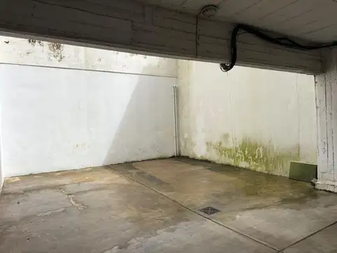 COCHERA  DESCUBIERTA EN OLIVOS