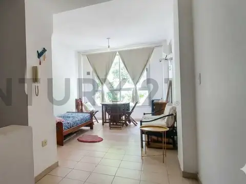 59 E/ 2 y 3 300, Piso 1