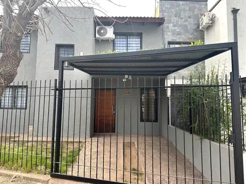 VENTA CASA LOMAS DEL CHATEAU, A METROS DEL BOTANICO, CORDOBA. 3 DOR. , COCHERA
