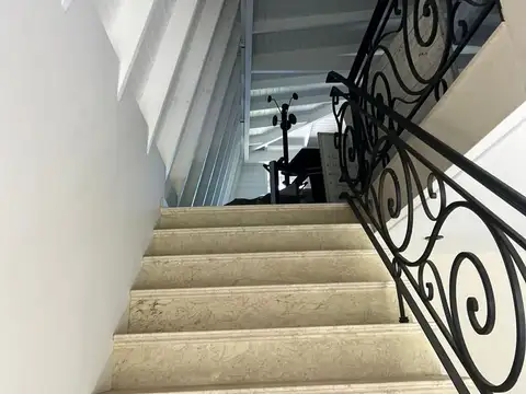 Casa 7 ambientes con 4 baños