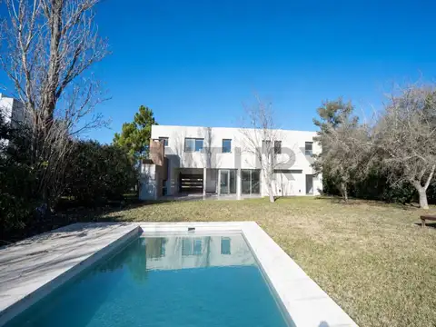 CASA EN VENTA EN LOMAS DE CITY BELL