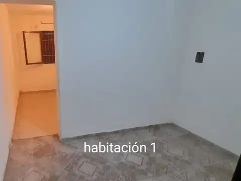 Casa 3 ambientes con 1 baño